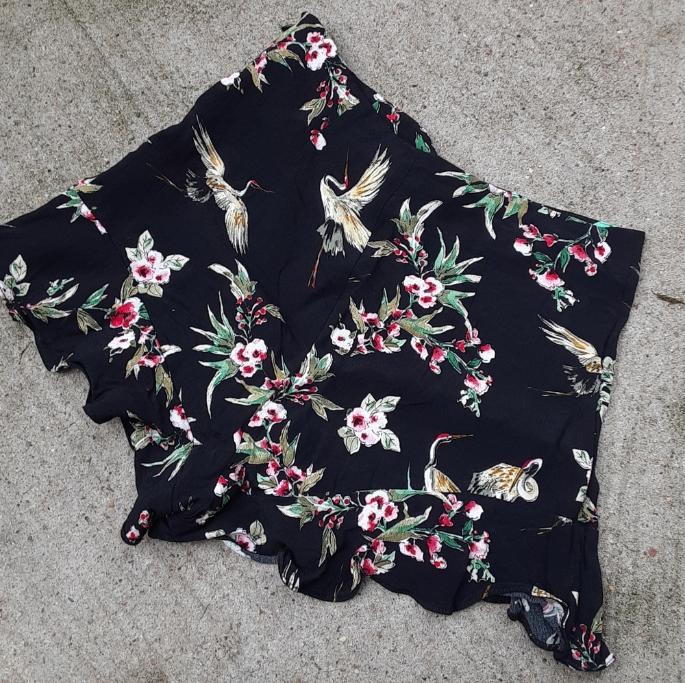 Zara Basic black floral stork ruffle hem shorts